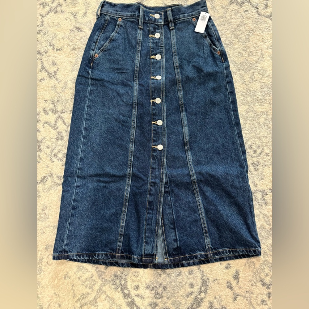 Old Navy NWT women’s denim skirt